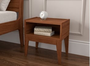Table de chevet en bois massif GABRIEL - Noyer