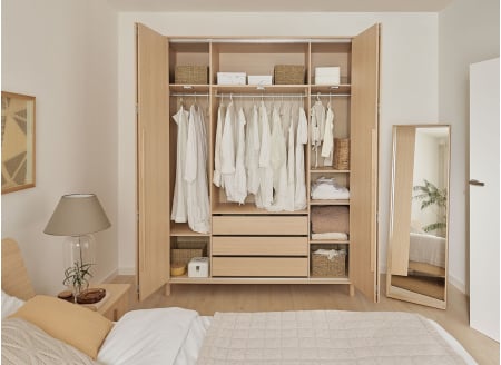 Kleiderschrank 4-türig mit Füßen SINA - Helles Eiche