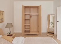 Armoire 2 portes avec pieds SINA - Chêne clair 2