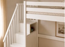 Escalier avec rangements intégrés du lit mezzanine blanc