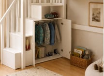 Zoom sur les rangements de l'escalier