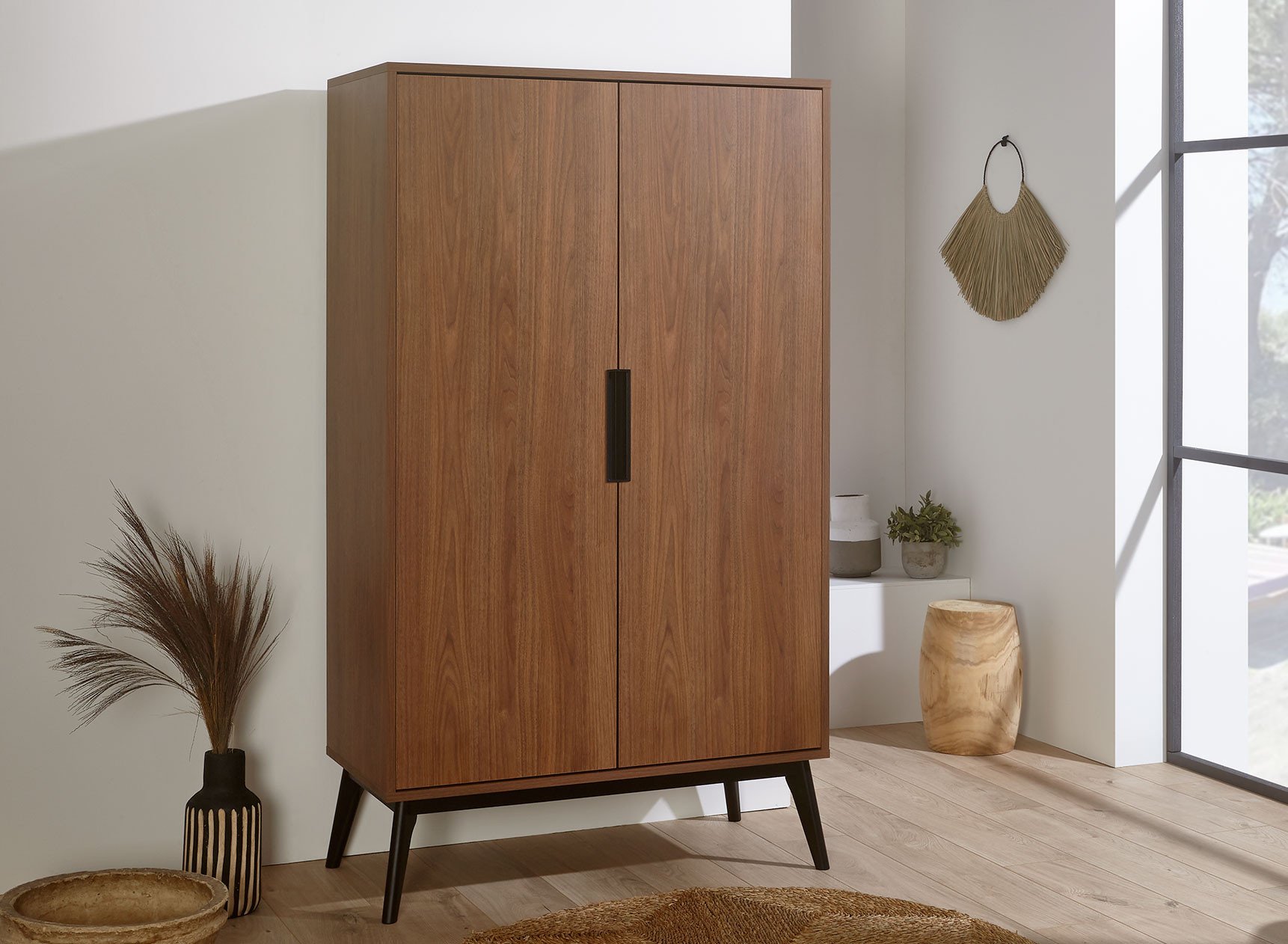vintage 2-türiger kleiderschrank – nussbaum