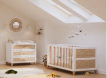 Chambre bébé NAMI – Blanc/Cèdre lit à barreaux