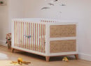 Chambre bébé NAMI – Blanc/Cèdre lit à barreaux seul