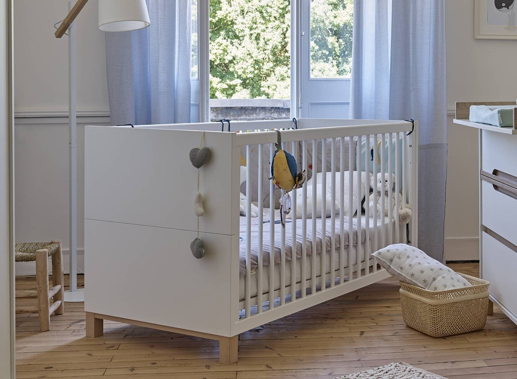 Alice Lit bébé évolutif Blanc et bois 70 x 140 cm de Sauthon Baby's Sweet  Home, Lits 70x140 évolutifs : Aubert
