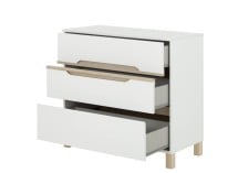 Commode 3 tiroirs ETHAN ouverte – Blanc et bois sur fond blanc