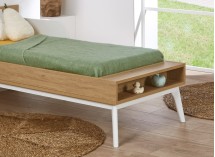 Lit bébé évolutif 70x140 VINTAGE en Blanc et Chêne version lit enfant zoom sur bout de lit