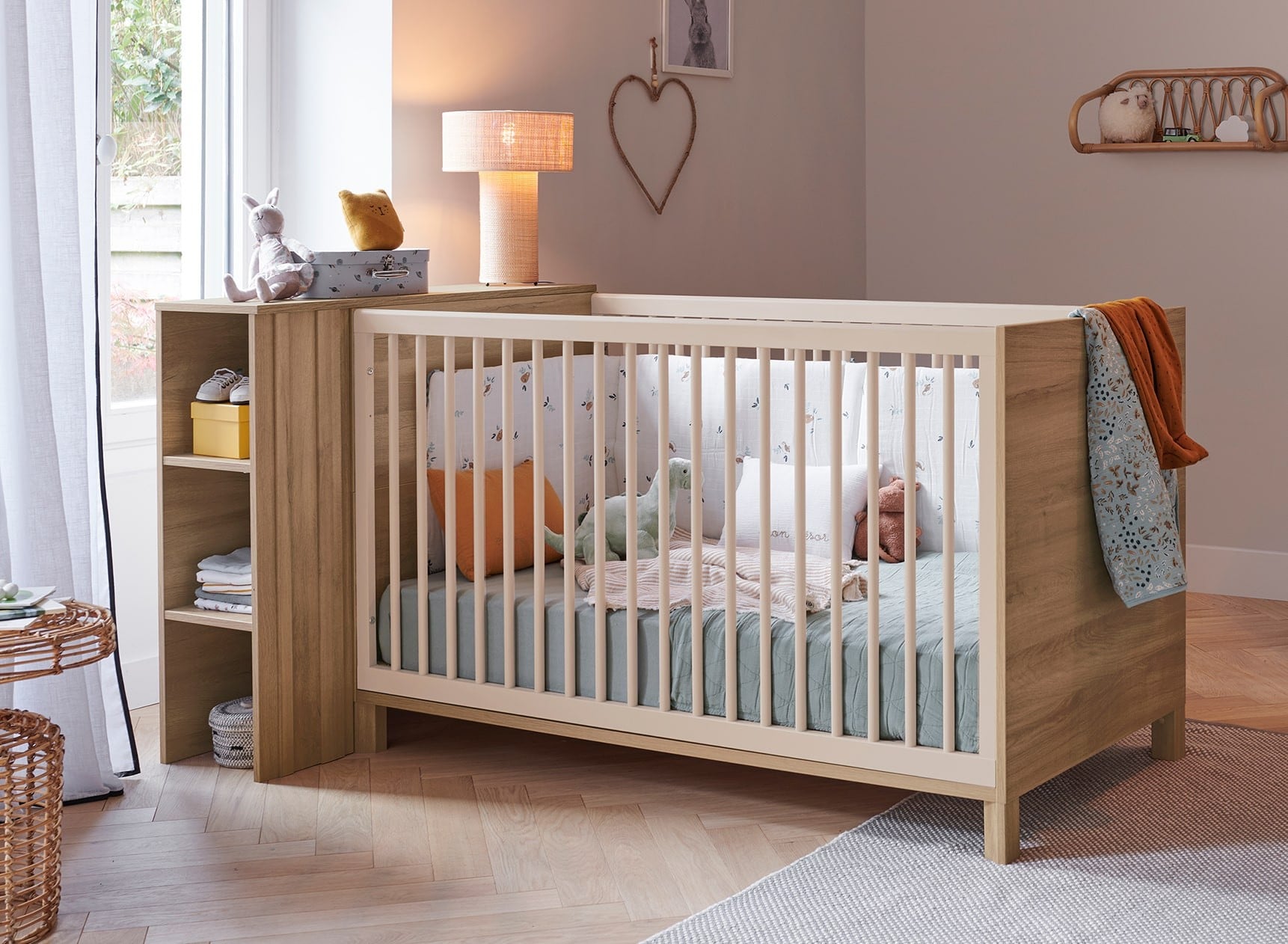 Lit bébé évolutif JULIA à barreaux - Fond ambiance