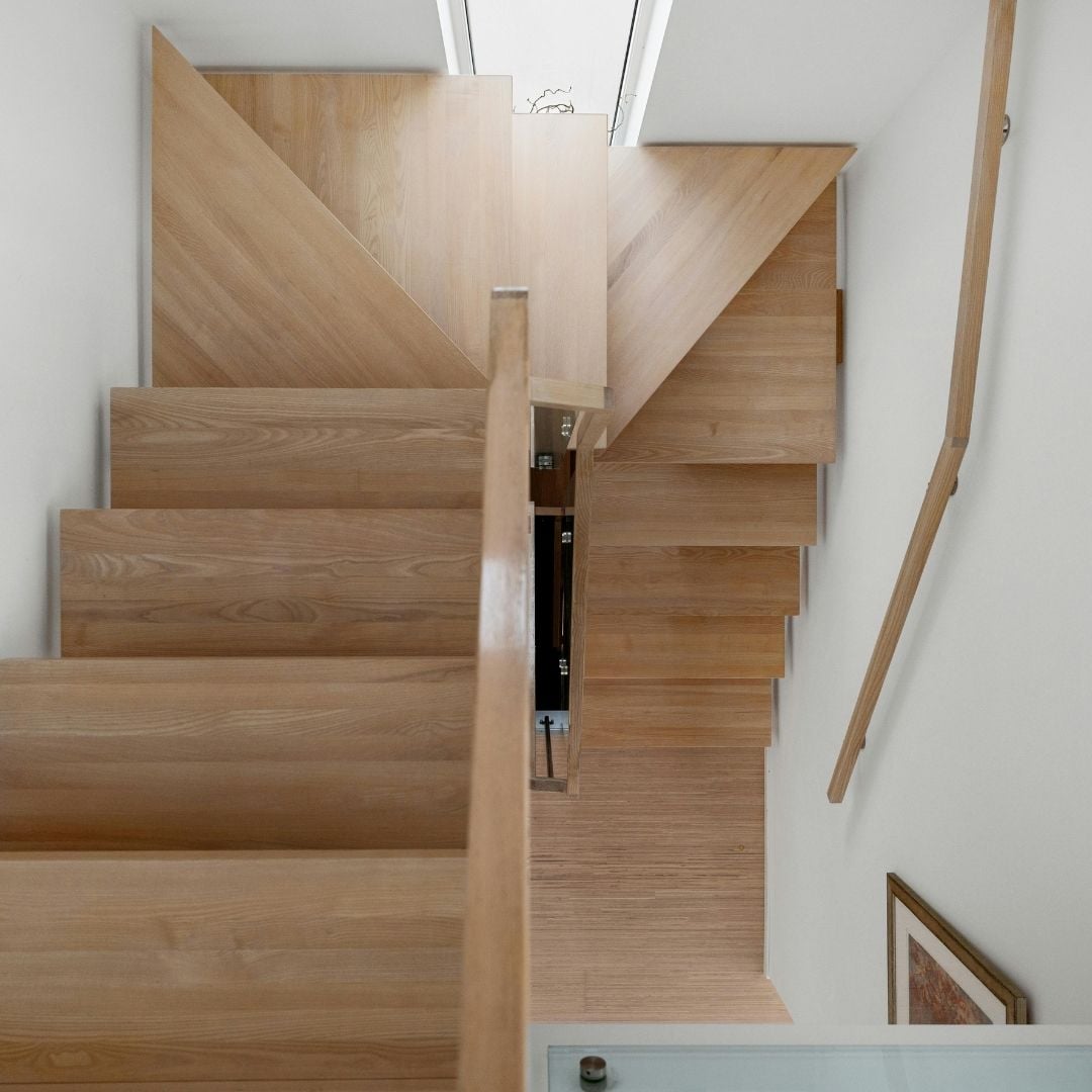 Nettoyer un escalier en bois