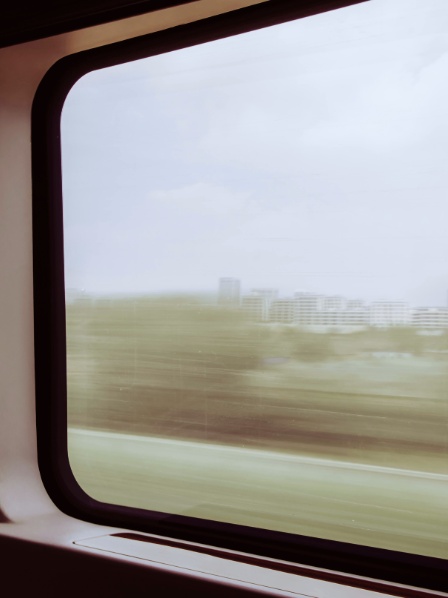 Voyager en train avec un bébé : le guide ultime pour un trajet zen et joyeux