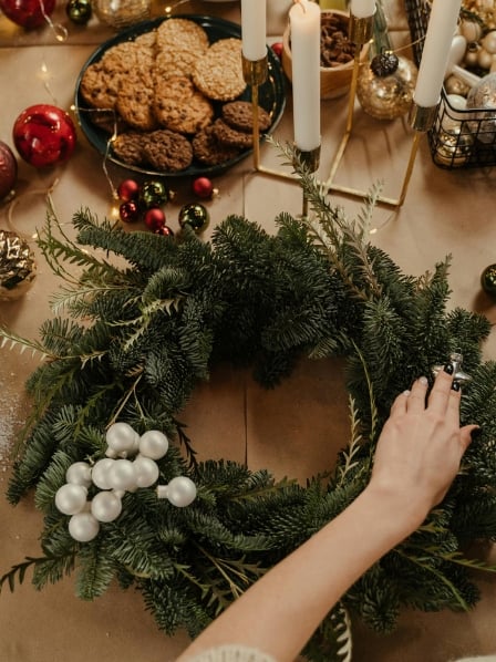 Tutorial Deco Navidad: 10 ideas para hacer una corona original y ética