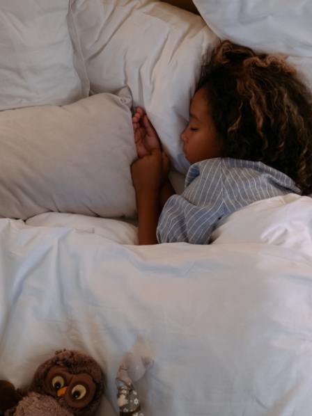 Mijn kind plast weer in bed: relativeren en begeleiden
