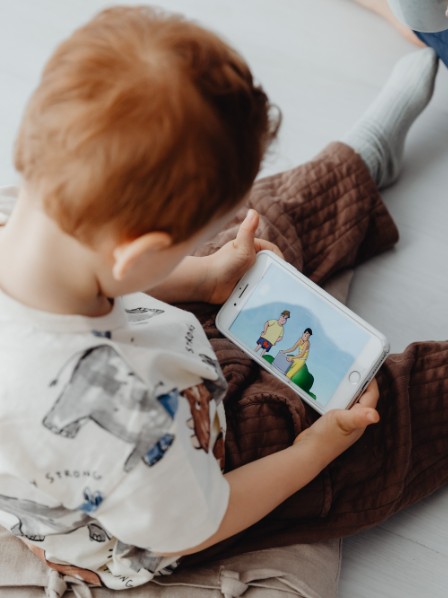 Tempo di schermo bambini: le raccomandazioni per età nel 2026